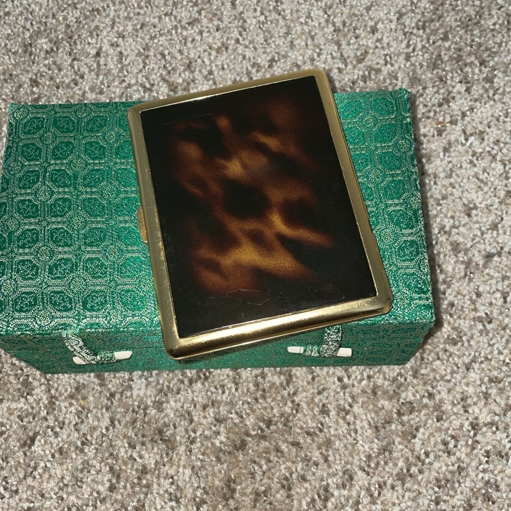 Cigarettes case Vintage 1949’s Ladie's
Leg Holder
BPC Japan by Climax